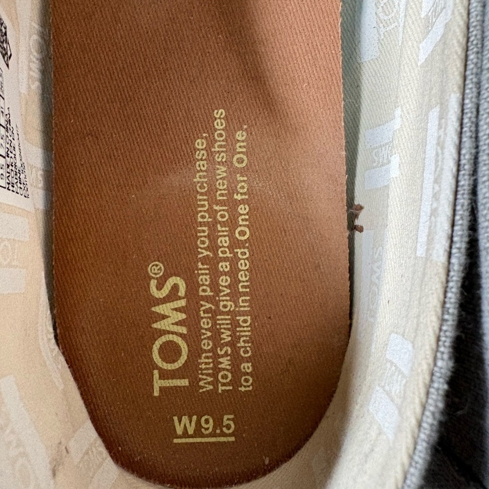 TOMS Women’s Light Gray Canvas Slip-ons - Picture 4 of 5